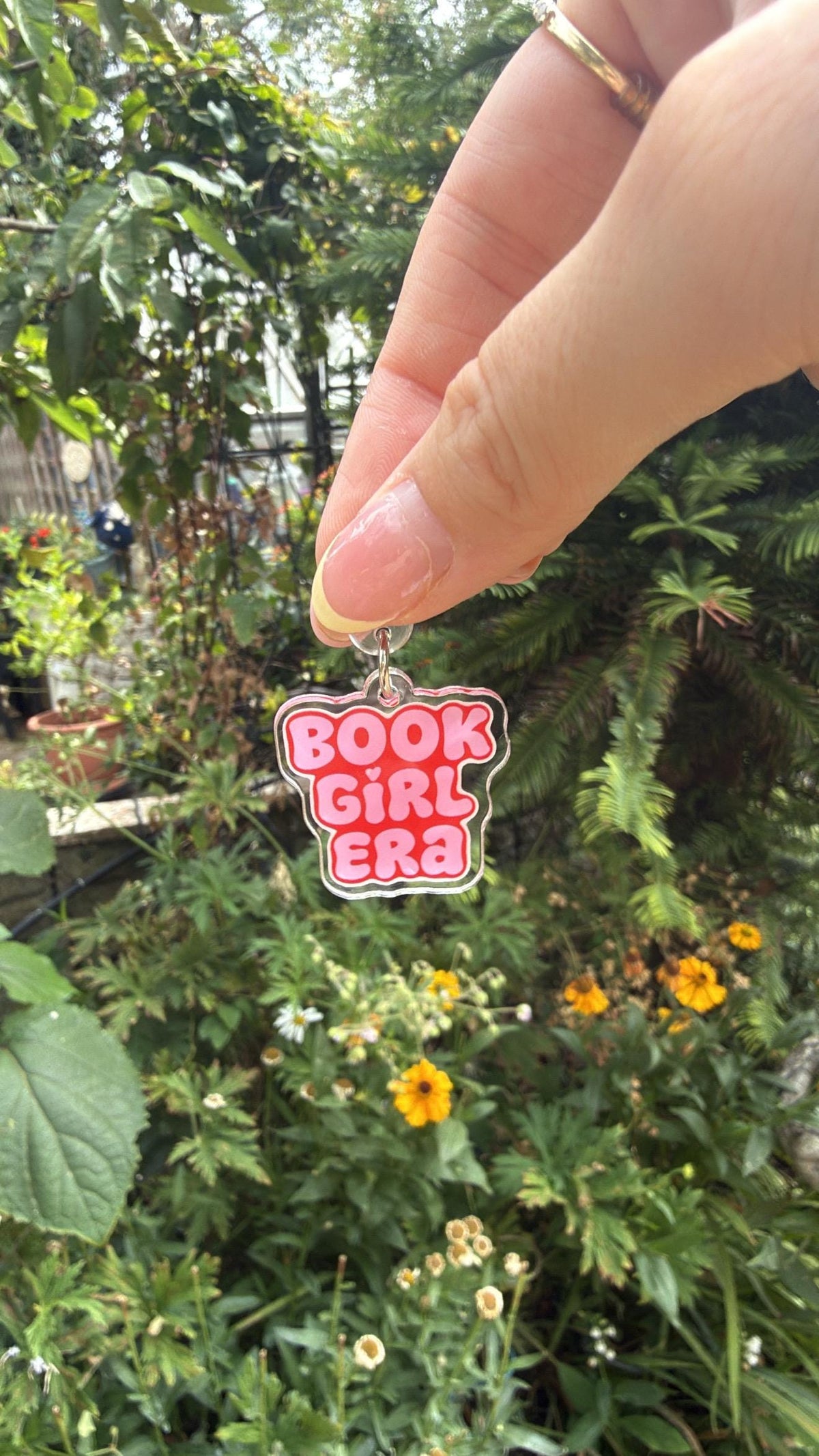 Book Girl Era Kindle Dust Plug | USB-C E- Reader Charm