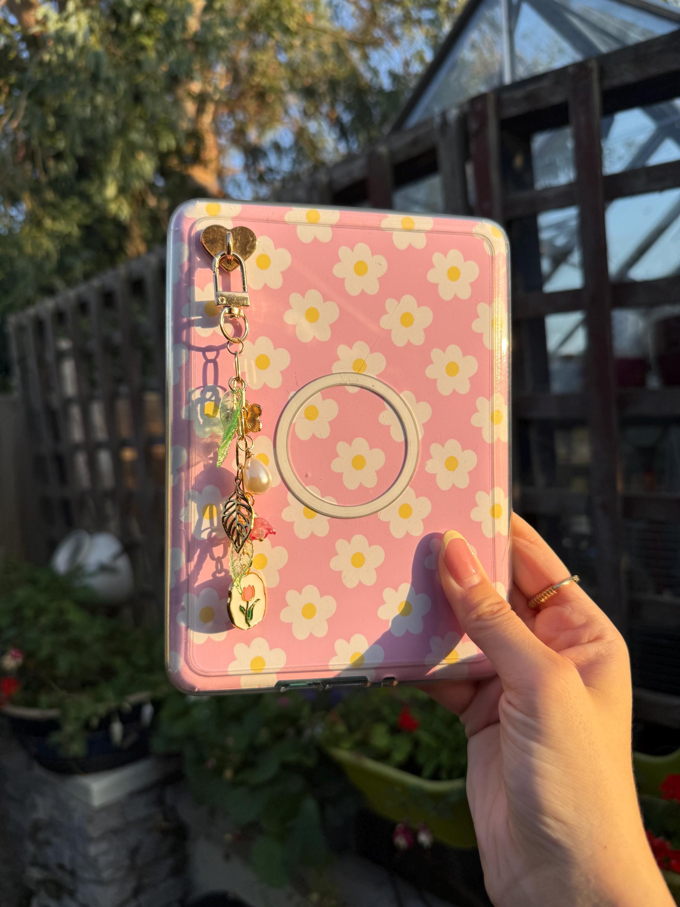 E-Reader Case Insert Floral Pink and White Daisy Floral Pattern